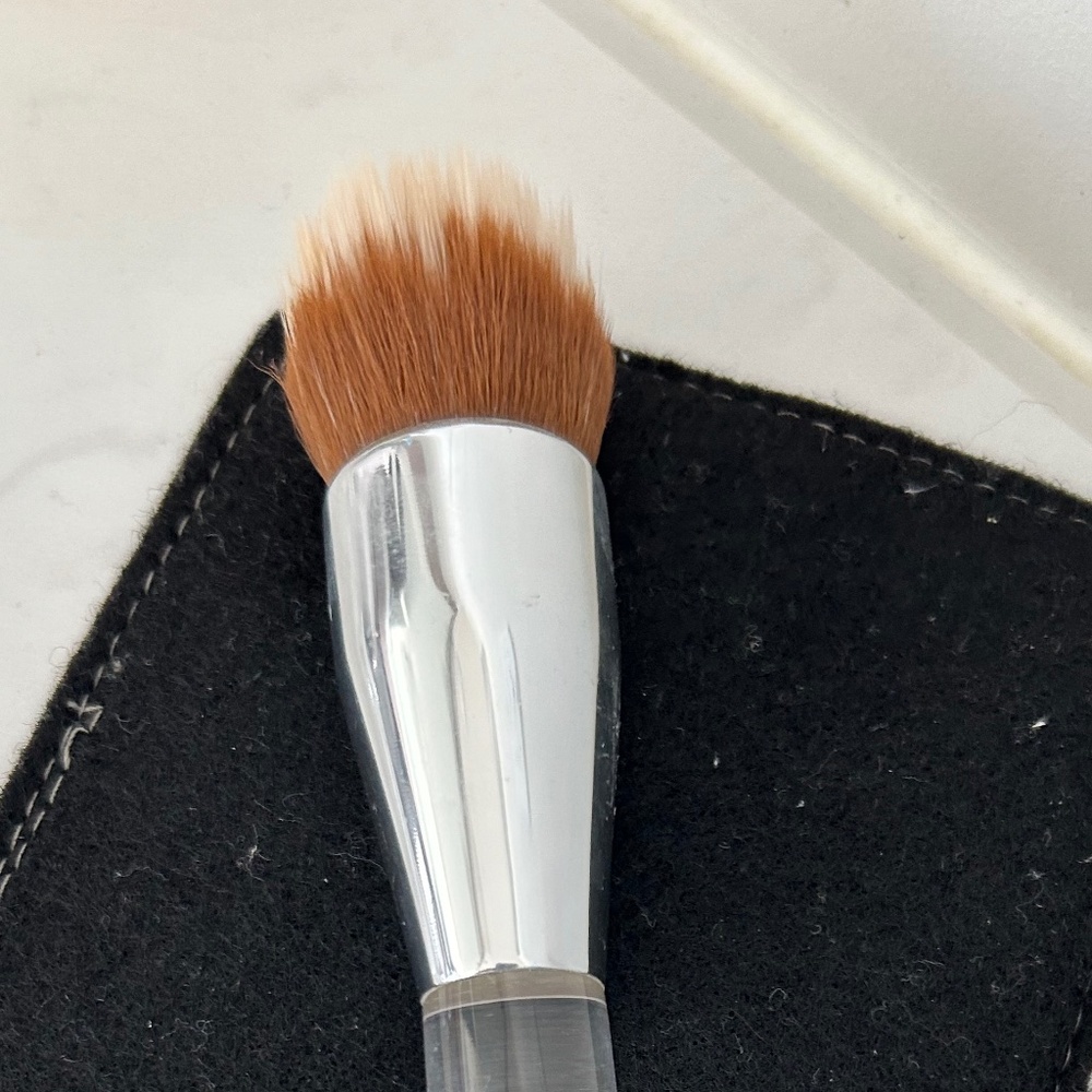 Clinique Foundation Buff Brush